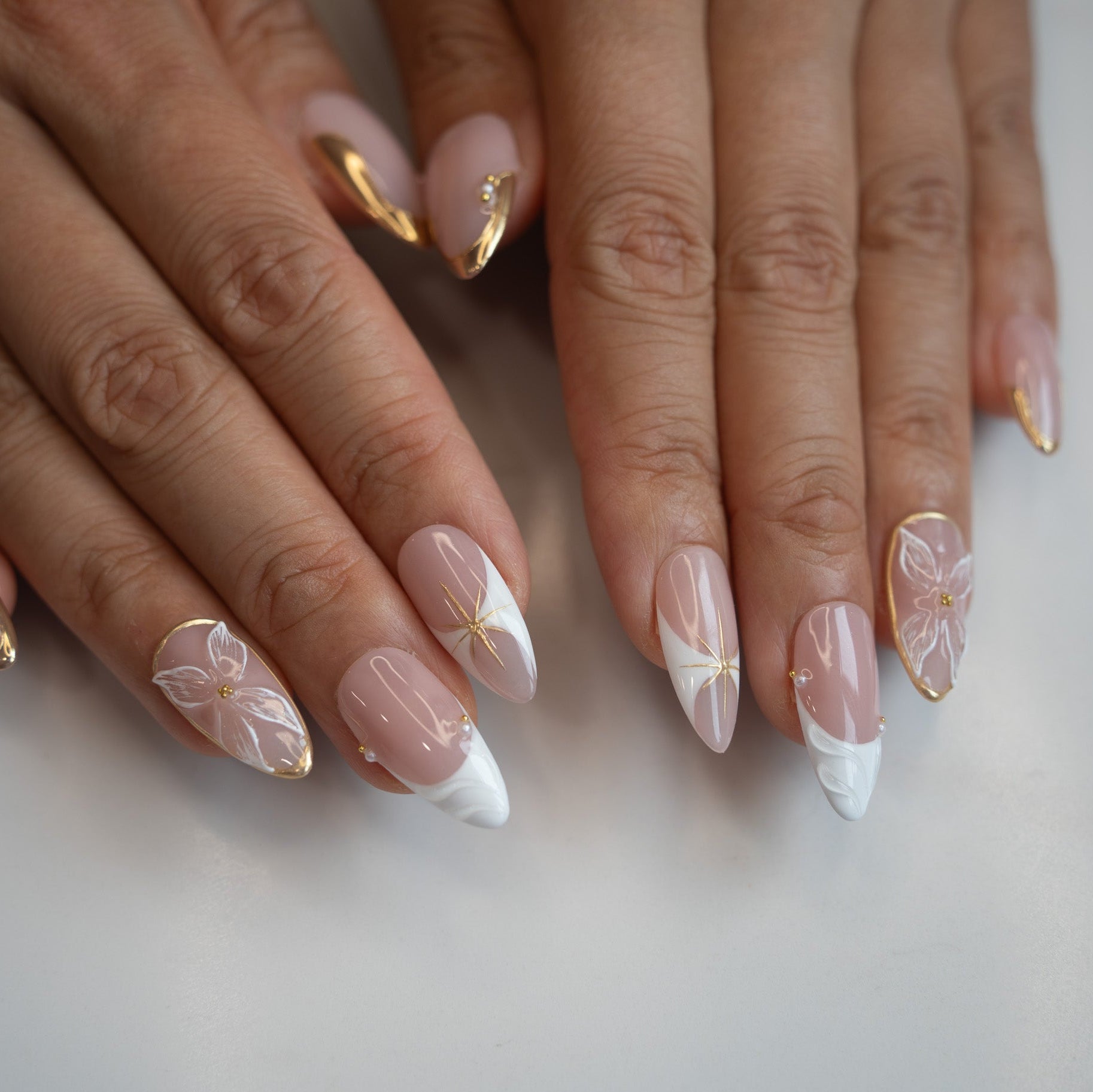 Golden-bloom-french-press-on-nails-bout-dart-studio-1