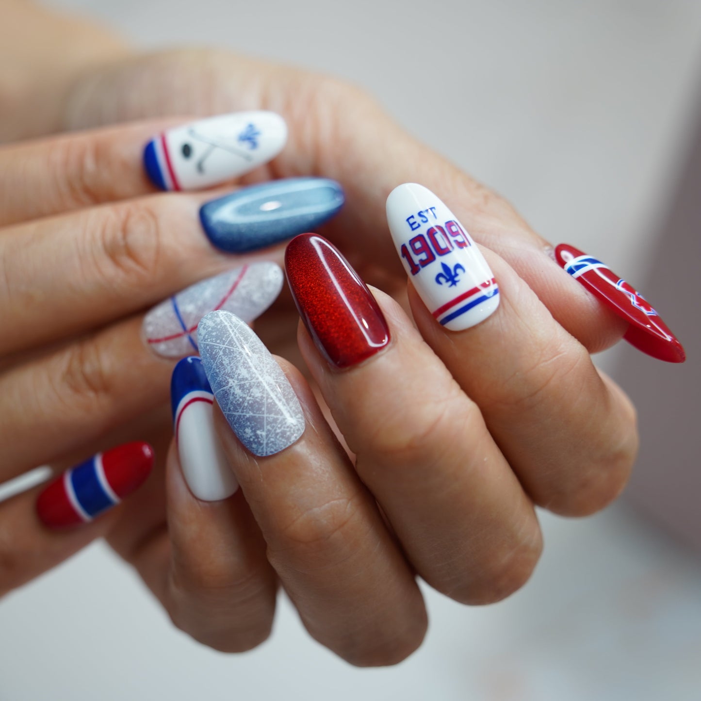 Montreal-game-night-press-on-nails-bout-dart-model-5