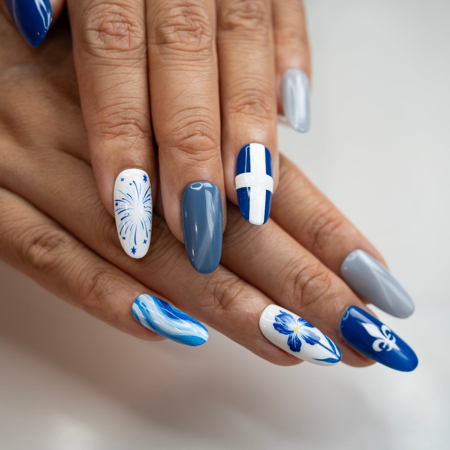 bleu-quebec-press-on-nails-bout-dart-studio-model3