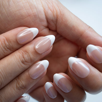 glazed-french-press-on-nails-bout-dart-studio-short-almond-3